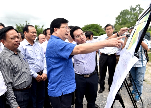 Phó Thủ tướng Trịnh Đình Dũng làm việc về xây dựng kết cấu hạ tầng giao thông ĐBSCL